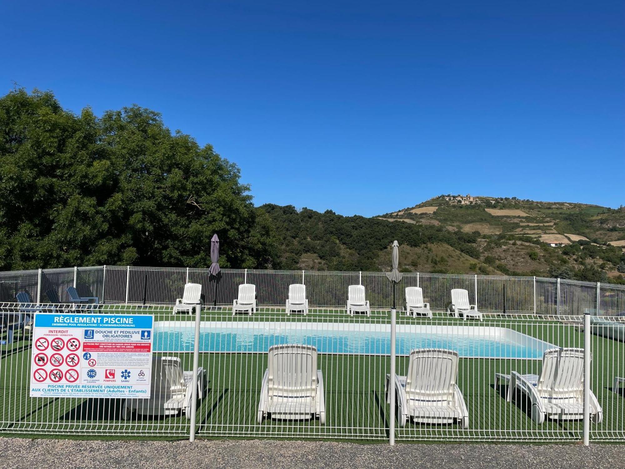 Val St Georges Hotel Saint-Georges-de-Luzençon Екстериор снимка